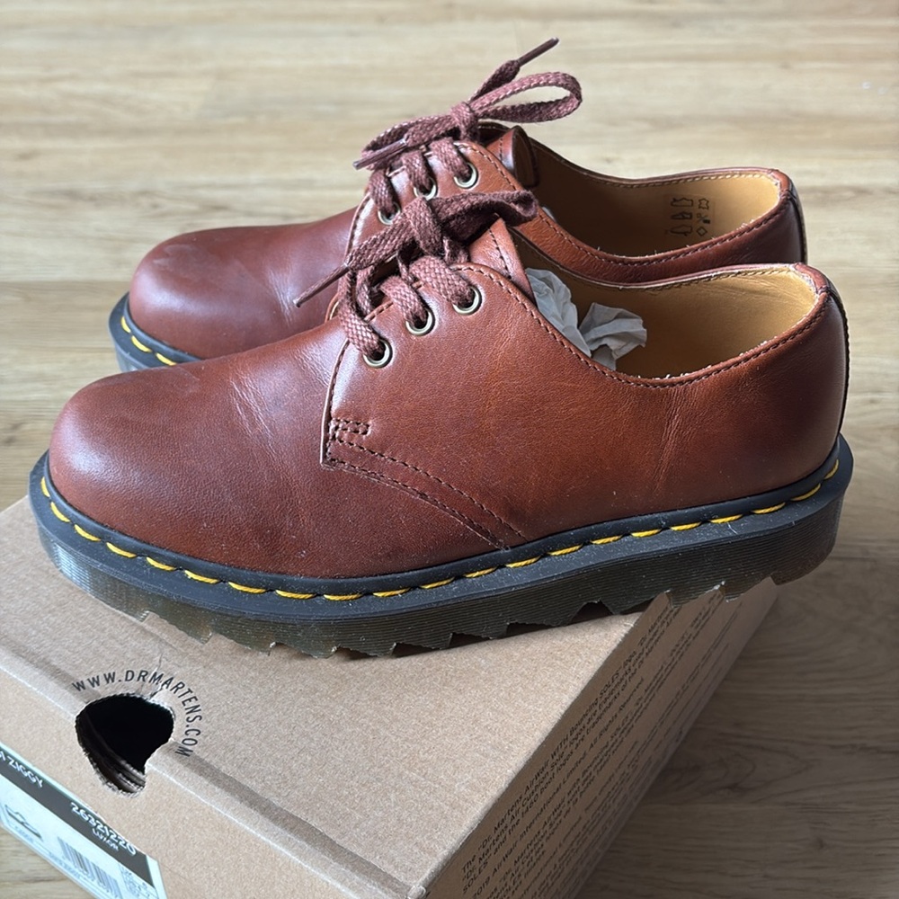 Dr Martens Derby Oxford’s Size 7 Men’s or Women’s 8.5